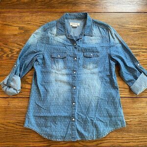 Cavalini Denim Collection size M women’s pearl snap‎ button shirt chambray.